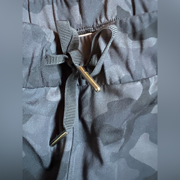 CRZ YOGA Black Camo Women's Joggers size M (8/10) - Picture 4 of 7